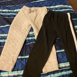 Girls  two pairs size 3T pants smoke free home